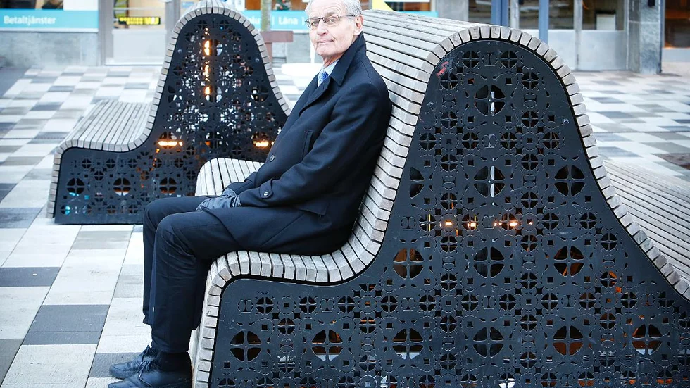 Gunnar Eriksson kom redan 2015 med förslaget om en spelande Kentbänk på Fristadstorget. En sådan anses dock inte rimma med kommunens policy för offentlig utsmyckning.