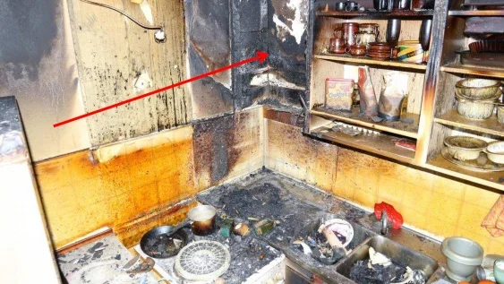 Prislappen på mordbranden i köket: nästan 700 000 kronor. Nu åtalas en kvinna för att hon anlagd en brand i ett flerfamiljshus i Skellefteå den 29 december i fjol. Lyckligtvis kom ingen person till fysisk skada.