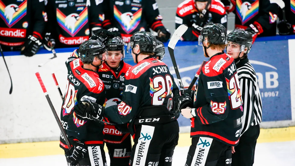 Kiruna IF har drabbats av flera sjukdomsfall efter DM-kvalet i Haparanda. Nu ställer föreningen in helgens match mot Luleå Hockeys J20-lag. 