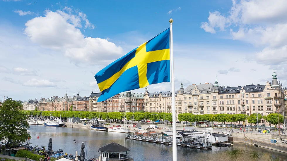 Staten borde ha ansvar över sjukvård och utbildning, menar insändarskribenten. 