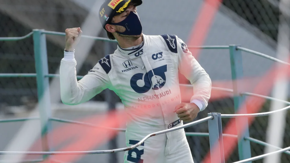 Pierre Gasly jublar efter sin seger.