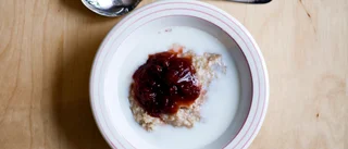 Inför avgiftsfri skolfrukost i gymnasieskolor