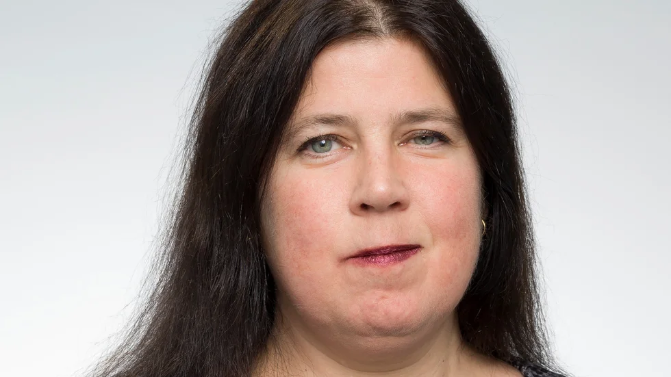 Tidigare vänsterpartisten Therese Rhann tar in Socialisterna Välfärdspartiet i Uppsalas kommunfullmäktige.
