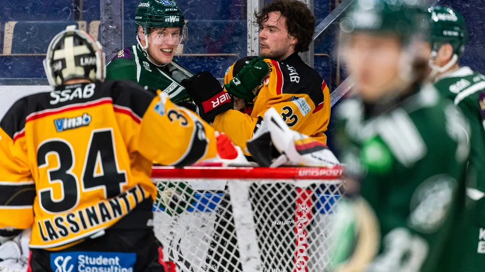 "Det där var både fegt och fult gjort", säger Oscar Engsund om crosscheckingen Michael Haga gav Radek Muzik.