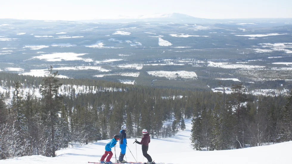 Minst 3 500 personer från Uppsala län befinner sig i Vemdalen, Åre och Sälen under sportlovsveckan. Vemdalen (bilden) är enligt företaget Skistar det populäraste resmålet.