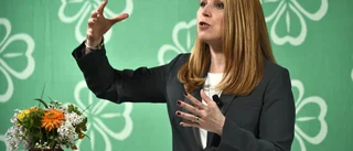 Lööf irriterad på finansministern