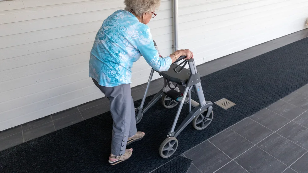 Ett samhälle som är tryggt för äldre är tryggt för alla. Därför vill vi att polis och rättsväsende ska få mer resurser till arbetet mot olika former av vardagsbrottslighet som riktar sig mot äldre, skriver Martina Johansson (C) med flera.