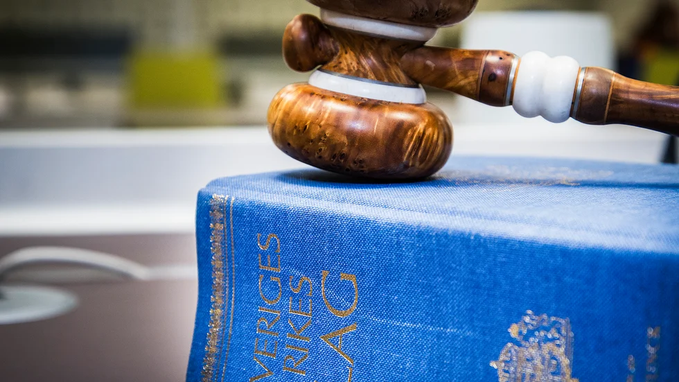 Linköpings tingsrätt har dömt en 43-årig Motalabo för våld mot tjänsteman i två fall.