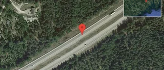 Personbil stillastående på E4 - problem i trafiken