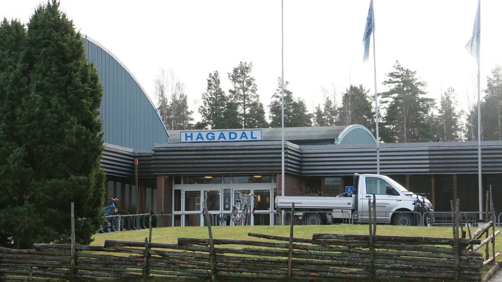 Hagadal får bättre brandsäkerhet. Men barnen i Vena Skola får vänta på ny ventilation.