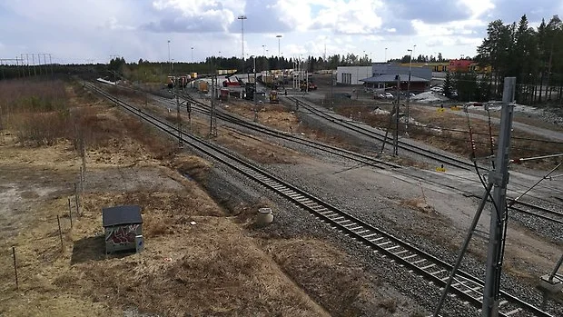 Kombiterminalen i Gammelstad växer. Snart är det fjärde järnvägsspåret klart.