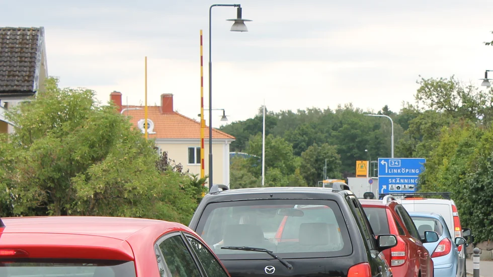 Trafiksäkerheten på Strömbron i Borensberg brister. Det är man överens om.