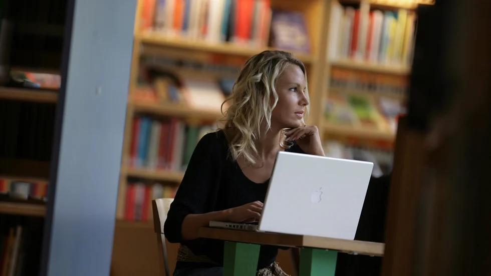 Programmet Skrivglappet från Utbildningsradion sätter fokus på att unga vuxna visar sämre skrivskaper än tidigare. Chefer och lärare reagerar. Det är allvarligt.