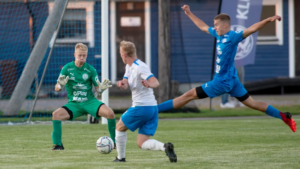 Alvin Gamelius räddade en straff men domaren lät den gå om. Malmslätt missade utan att Gamelius behövde ingripa på andra försöket och LSW tog med sig tre poäng hem.