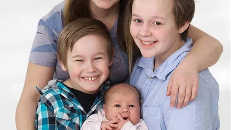 Maria Nilsson och Matthias Nilsson, Motala, fick den 11/3 dottern Milla. Längd 50 cm, vikt 3 460 g. Syskonen heter Vickan, 15 år, Vilma, 14, och Jonte, 8. Till familjen hör även storasyster Jennifer, 17 år.