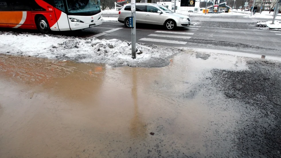 Mycke vatten vid infarten till Gamla Linköping