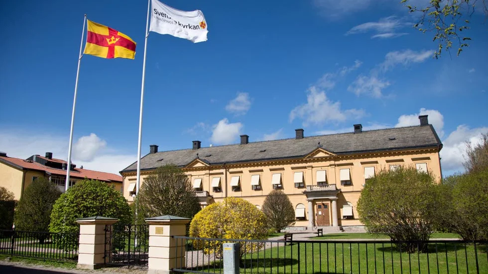 Linköpings stift inventerar potentiella flyktingboenden (Stiftskansliet på bilden är inte aktuellt som boende).