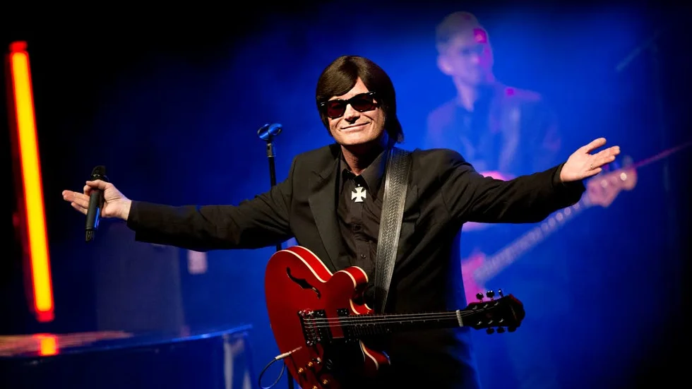 Johnny Duvert imiterar Roy Orbison.