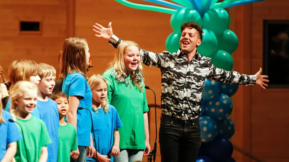 Sångglädje. Nassim Al Fakir hade roligt när han sjöng tillsammans med barn från föreningen Kulturskolan.