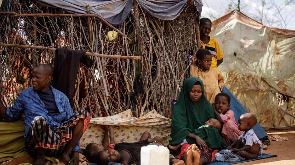 Ugash Adan Abdulahi och Shamsa Abdeekrashid Muhamud har vandrat 50 mil med familjen, från hembyn i södra Somalia till flyktinglägret Dadaab i Kenya.