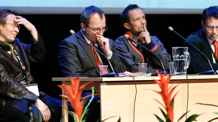 Delade meningar. Åsikterna går isär om huruvida Sverige ska ansluta sig till ILO-konvention 169 och en nordisk samekonvention. Sametingets styrelseordförande Lars-Anders Baer är för, Magnus Kindbom (c) är avvaktande, Håkan Jonsson (jakt- och fiskesamerna) är tveksam och Fredrik Bonde, LRF, är definitivt emot.
