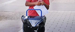 Han jobbar för sin mammas operation