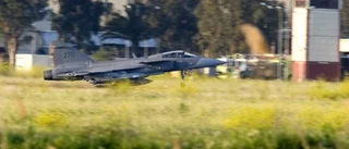F 21 spanar över krigszonen i Libyen