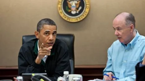 Presidentvalet 2012 kan ha avgjorts i Abbottabad. Barack Obama har stärkt sin ställning.Till höger säkerhetsrådgivaren Tom Donilon.