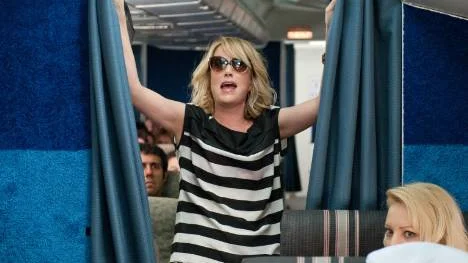 Kristen Wiig spelar den struliga brudtärnan Annie.
