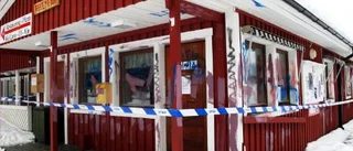 Misstänkta för skadegörelse fortsatt häktade