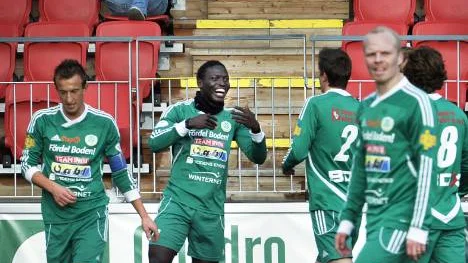 De kallar ju honom för frälsaren... Anfallaren Al Hassan Kamara, eller "Crespo", som han också kallas, låg till stor del bakom Bodens 3-0-seger hemma mot Hammarby. Crespo svarade för två mål och såg till att hans Boden tog livsviktiga poäng i bottenstriden. Inför de tre sista omgångarna har Boden tre poäng upp till säker mark igen.