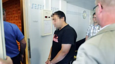 En 26-årig man pekas av kvinnan ut som far till det väntade barnet. Men de är inte gifta.