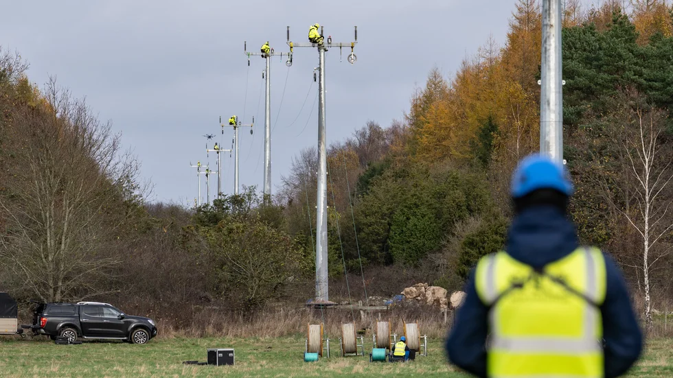 "Vi motsätter oss inte utbyggnad av elnätet eller förstärkning av regionnätet. Vi motsätter oss luftledningar. Är det så svårt att förstå?" (Bilden är från Torsebro norr om Kristianstad)
