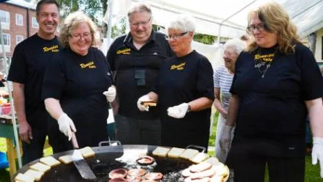 Hans-Göran Henriksson, Gullan Önneholm, Ronnie Nordqvist, Barbro Savilahti och Susanna Ossiansson har en sak gemensamt: de har alla jobbat på Ronnies gatugrill.