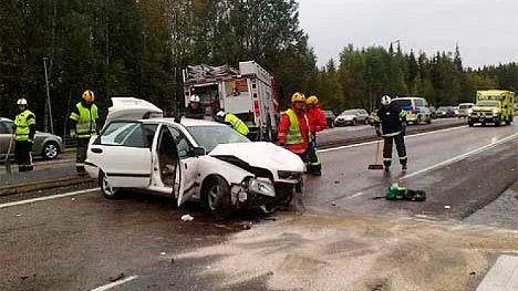 Räddningsarbete efter olyckan.