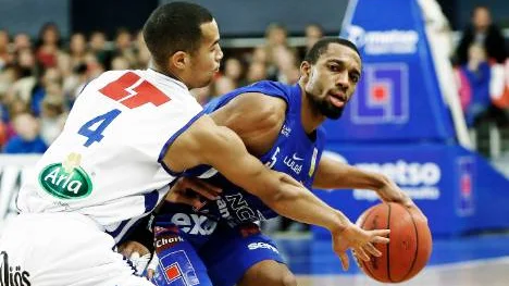 Henry Dugat dominerade när LF Basket efter stort besvär kunde besegra Stockholm Eagles i förlängningen.
