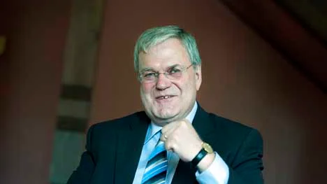 Per-Ola Eriksson upphÃ¤vde tjÃ¤nstemÃ¤nnens beslut.