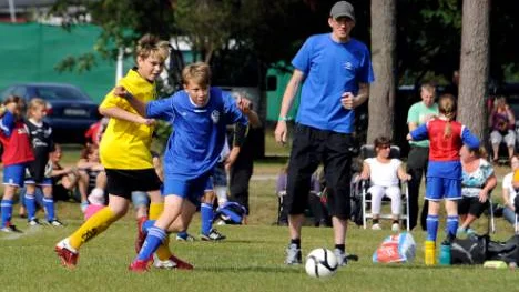 Inte mindre än 31 gånger har ungdomsturneringen BD Open arrangerats. 122 lag och 1800 fotbollsungdomar hade invaderat Kalix och en av dessa var Alviks Hugo Westerstrand som sätter fart mot mål.