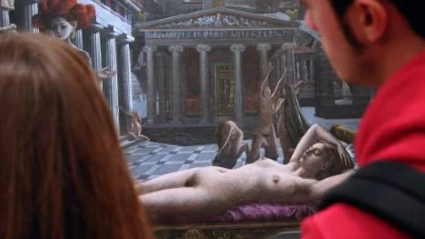 Tate Modern i London - ett av Europas största museer för samtida konst - gör starkt intryck. Paul Delavux avslöjade sedermera att detta tvetydiga, erotiska motiv målades i Bryssel under andra världskriget medan tyskar-na bombade staden.