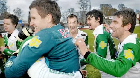 Ajajaj. Markus Keisu dras med en avsliten muskel i bröstkorgen. Men han kunde kramas i alla fall.