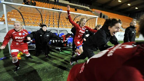 2010-10-10 Piteå damer till allsvenskan fotboll