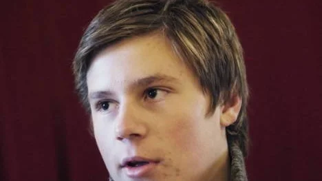 Philip Öhman har varit tvungen att ta ledigt från skolan under filminspelningen. "Klasskamraterna tycker att det är roligt för mig men lite fuskigt"