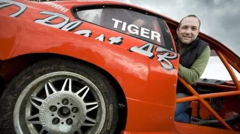 Fredrik Tiger, Kalix, hoppas att hans bil åter ska bli giltig då tävlingsreglerna ändras tillbaka.
