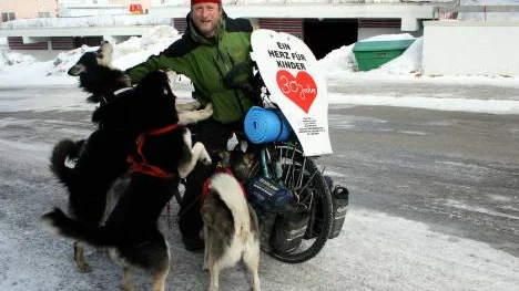 Randolf Westpahl från Tyskland befann sig i Kiruna i går. Han uppmanar folk att kämpa mot sjukdomar.FOTO: Alexander Linder