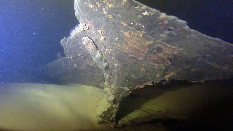EKA. Den här lilla båten norr om Hamnholmen bedöms av forskare komma från tidigt 1800-tal. Den klassas som fornlämning.