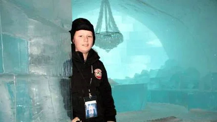 Felix Molin, 12 år, från Gotland, trivdes i Jukkasjärvi.  "Häftigt att allt är av is", sade han. FOTO: Alexander Linder