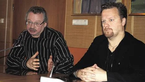 De forna politiska  antagonisterna Lars Törnman (KIP) och Kenneth Stålnacke (S) gör gemensam sak på 1 maj. FOTO: Alexander Linder