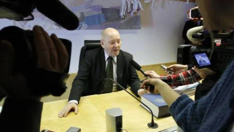 Carolin-rättegången är slut. Domaren, Jan-Erik Oja, lagman vid Gällivare tingsrätt, pratar med medierna. Hans uttalanden är nu ett fall för justitieombudsmannen, JO.    FOTO: Göran Ström