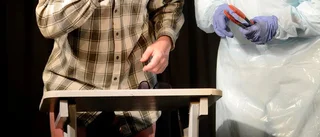 "Lite under" knäcker revbenen på publiken