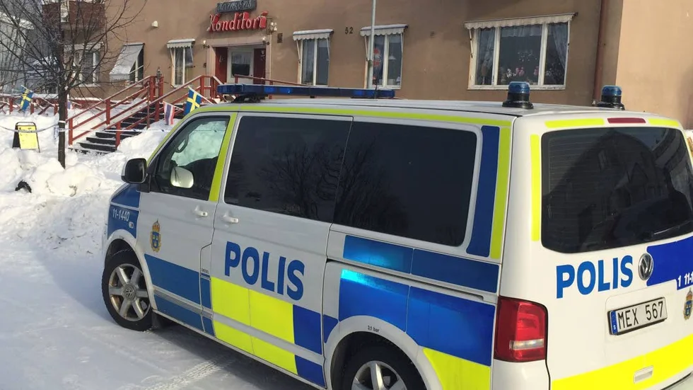 BLODIG KNIVATTACK. 18-åringen höggs med kniv i överarmen utanför restaurang Rabiang Thai i Harads.